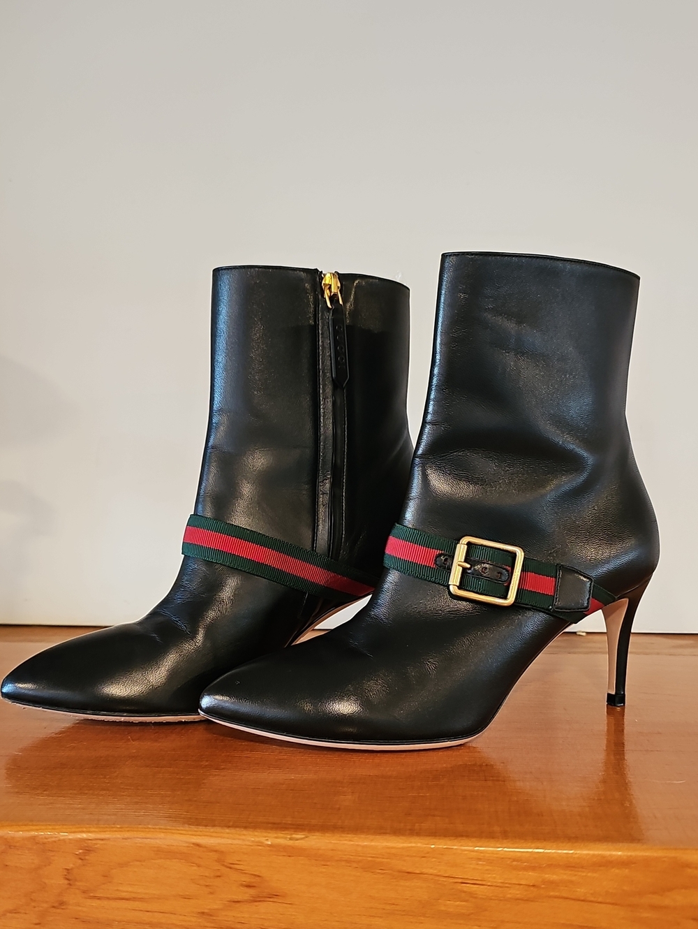 Authentic Gucci Black Leather Ankle Boots - Size 37.5 ( US 7)